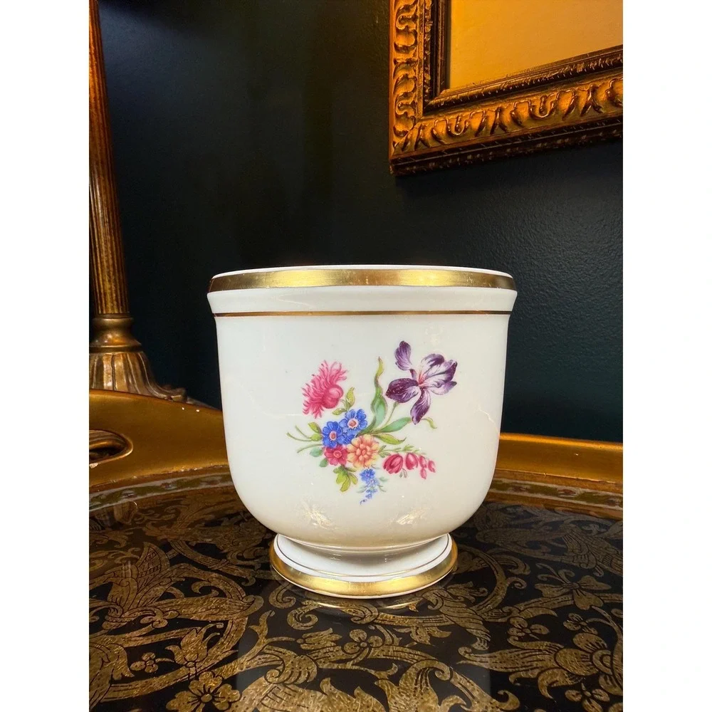 Vista Alegre Portugal Floral‎ Porcelain Cachepot with Gold Trim – 4.25